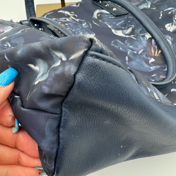 Simply Vera Wang Travel Satchel Blue Floral - Picture 10 of 11